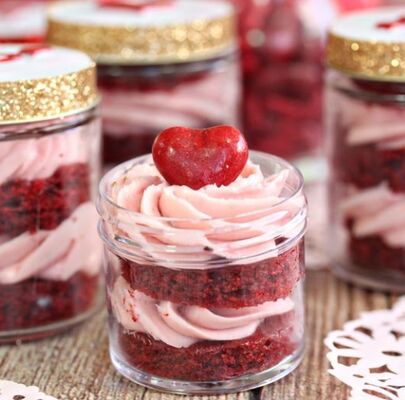 Máy bán bánh tự động, tự phục vụ 24 giờ với hệ thống nâng bánh, khung cửa thép và kính chống sương mù