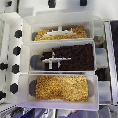 Máy bán kem mềm ngoài trời hoàn toàn tự động với màn hình cảm ứng 32 inch và chức năng làm sạch tự động